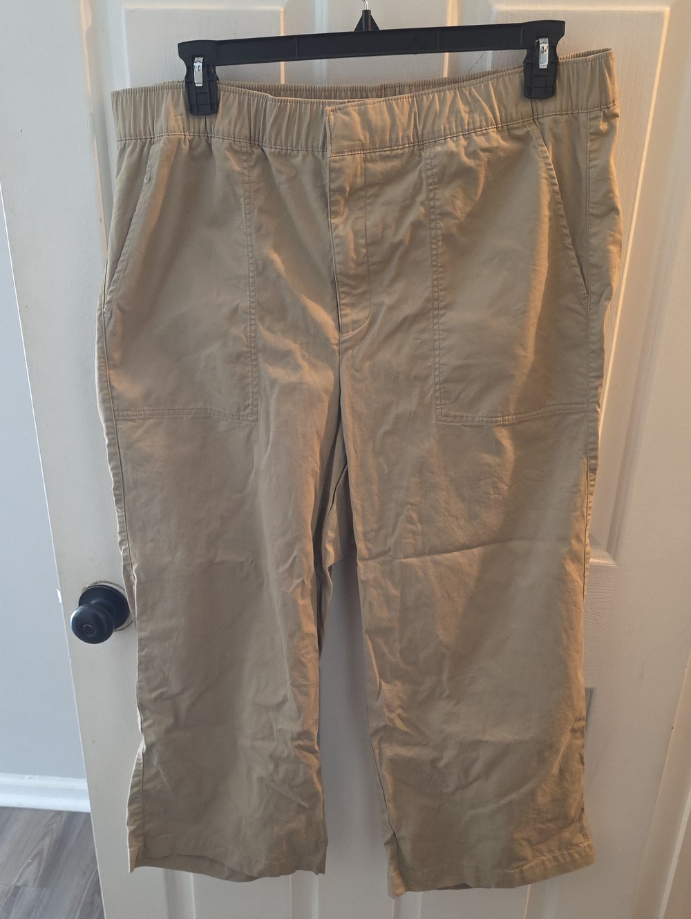 GAP Women's Elastic-Waist Tan Crop Chinos